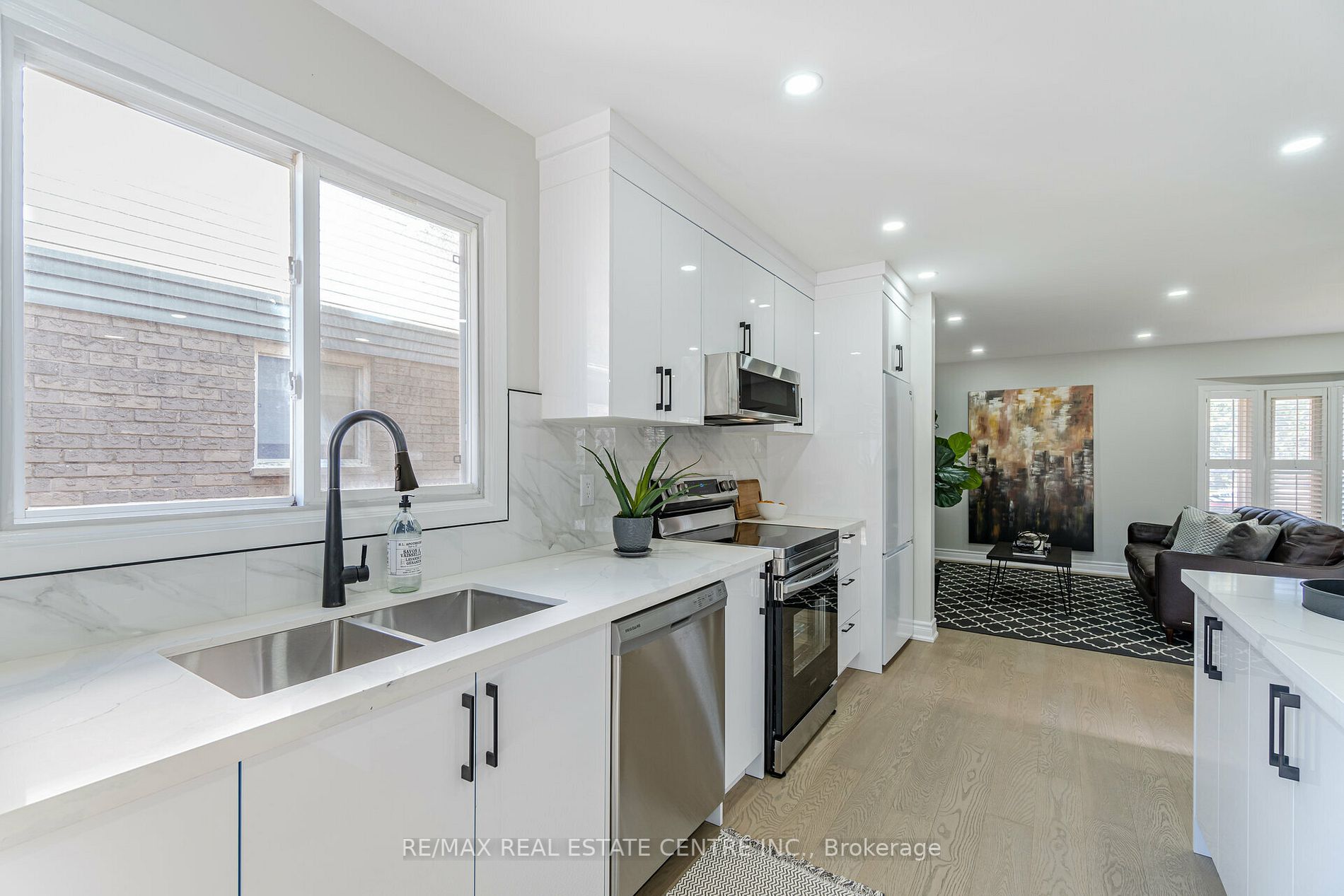 2256 Silverbirch Crt