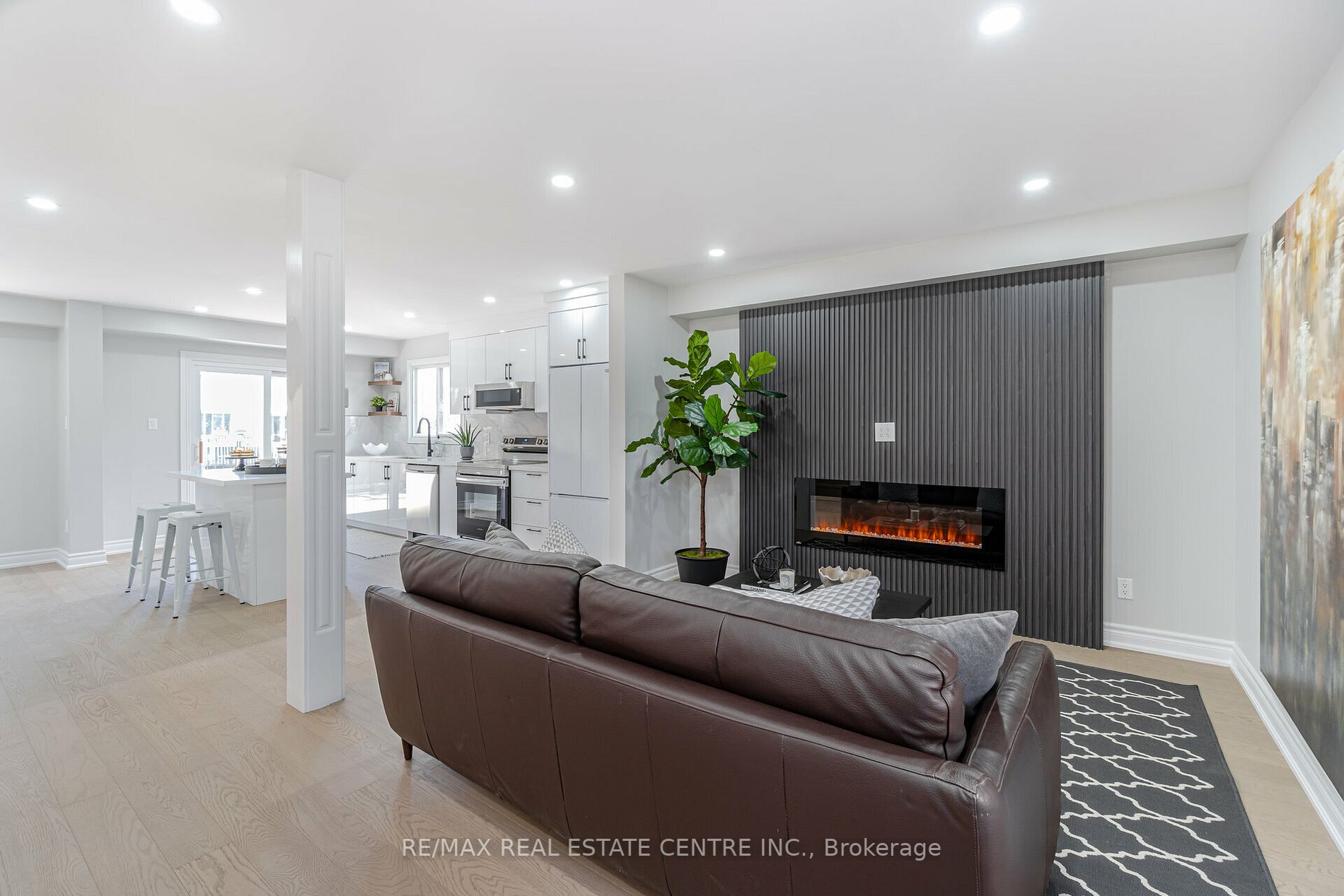2256 Silverbirch Crt