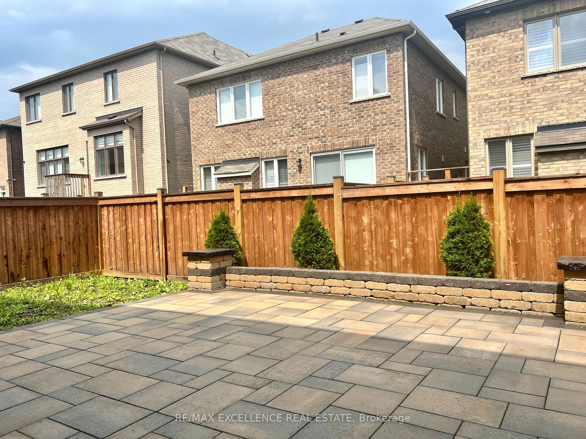 1253 Rose Way