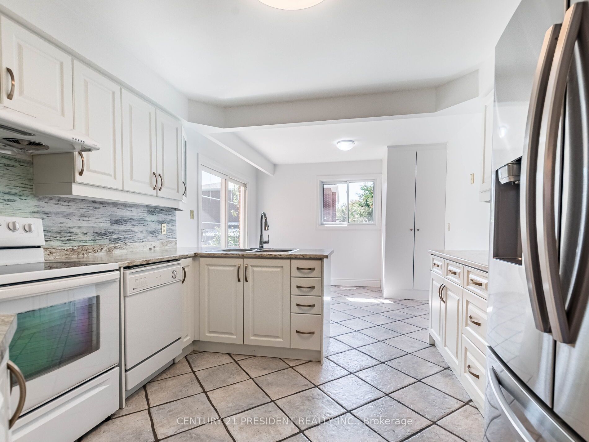 23 Panorama Cres