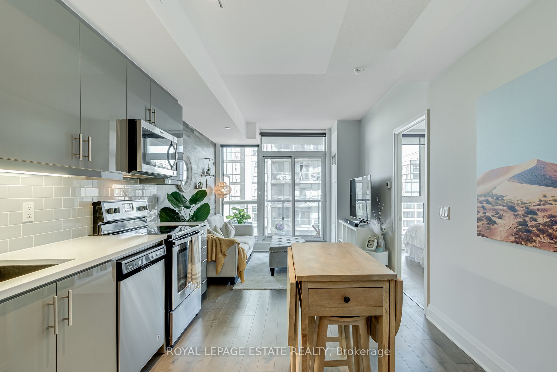 17 Zorra St, #711