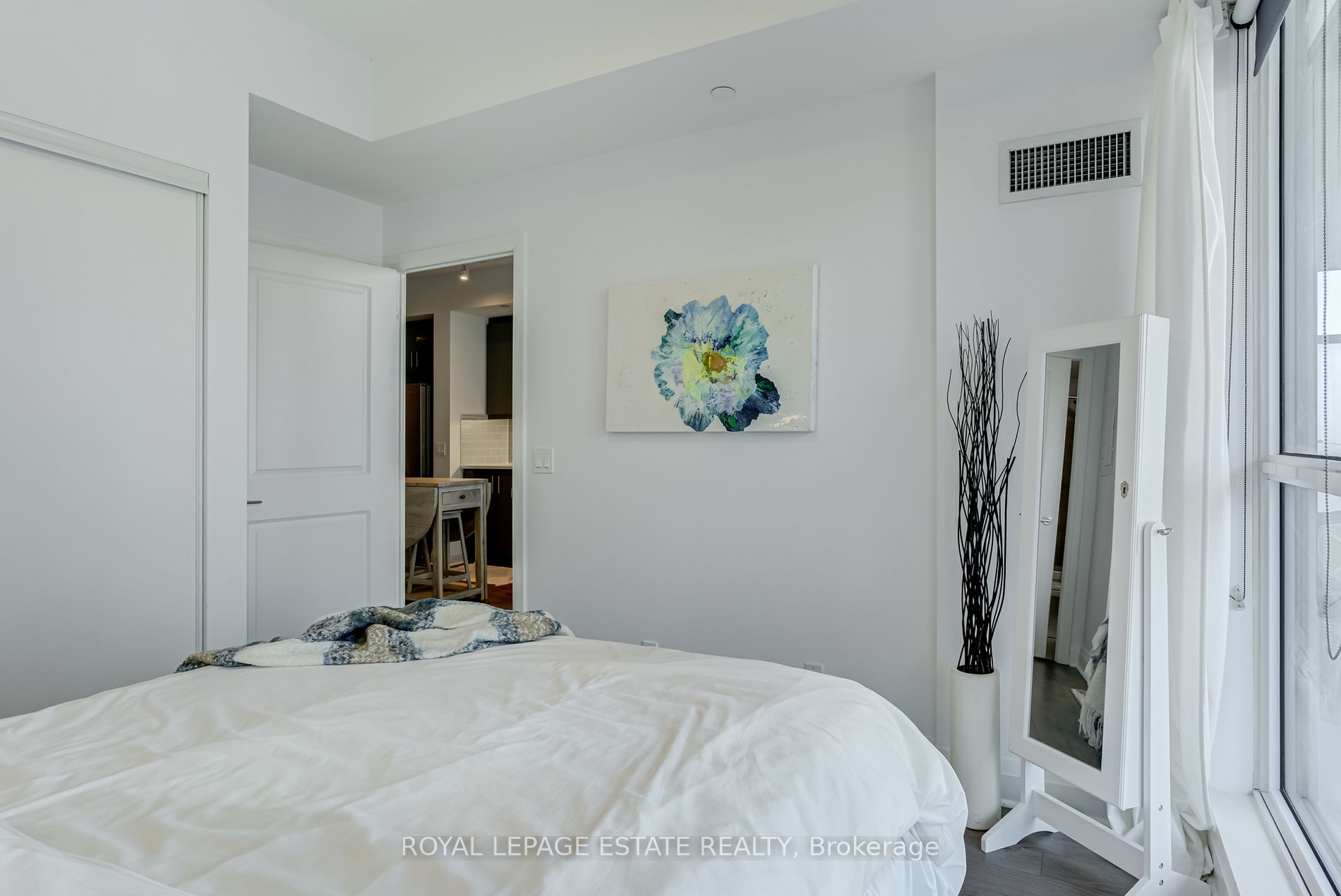 17 Zorra St, #711