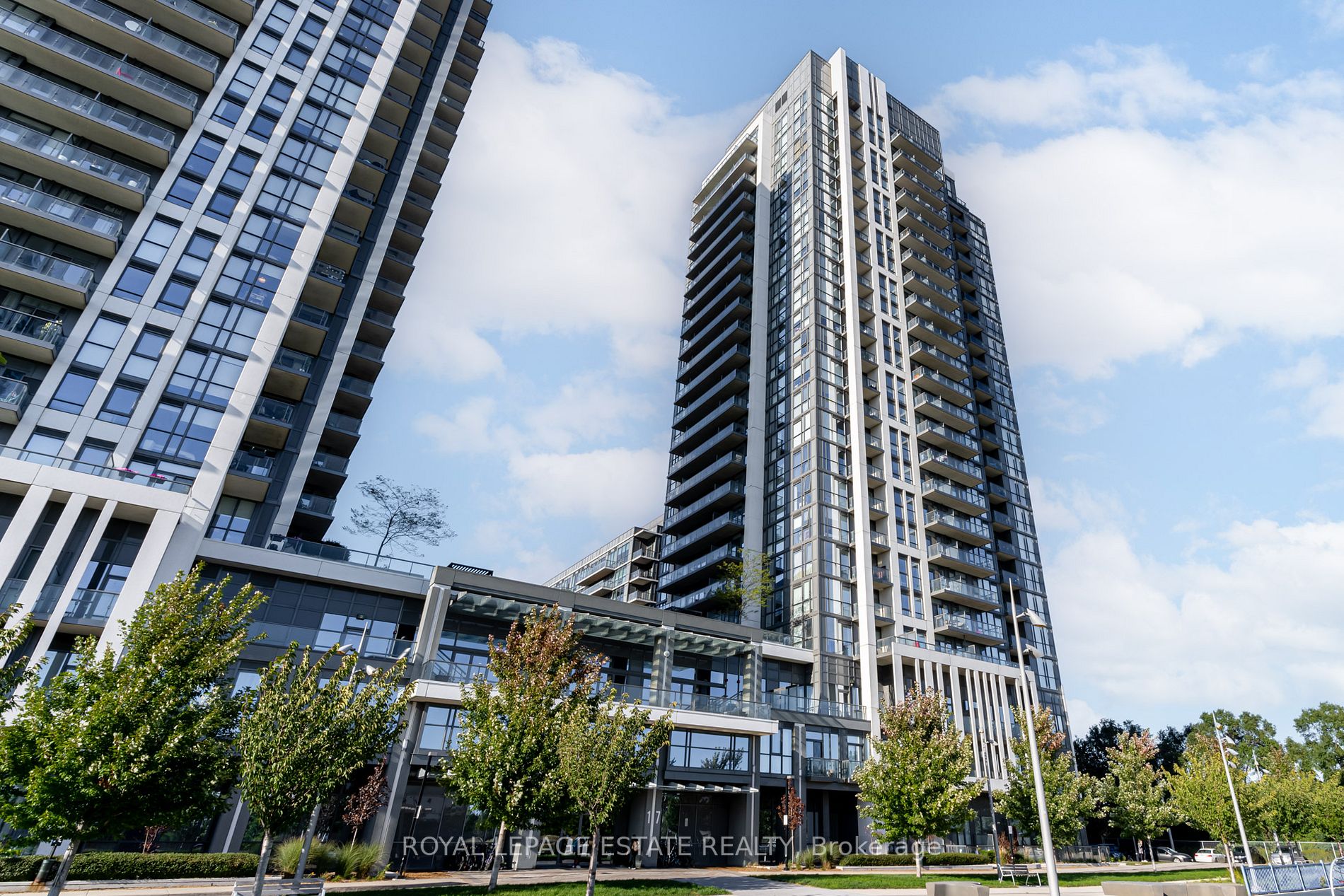 17 Zorra St, #711