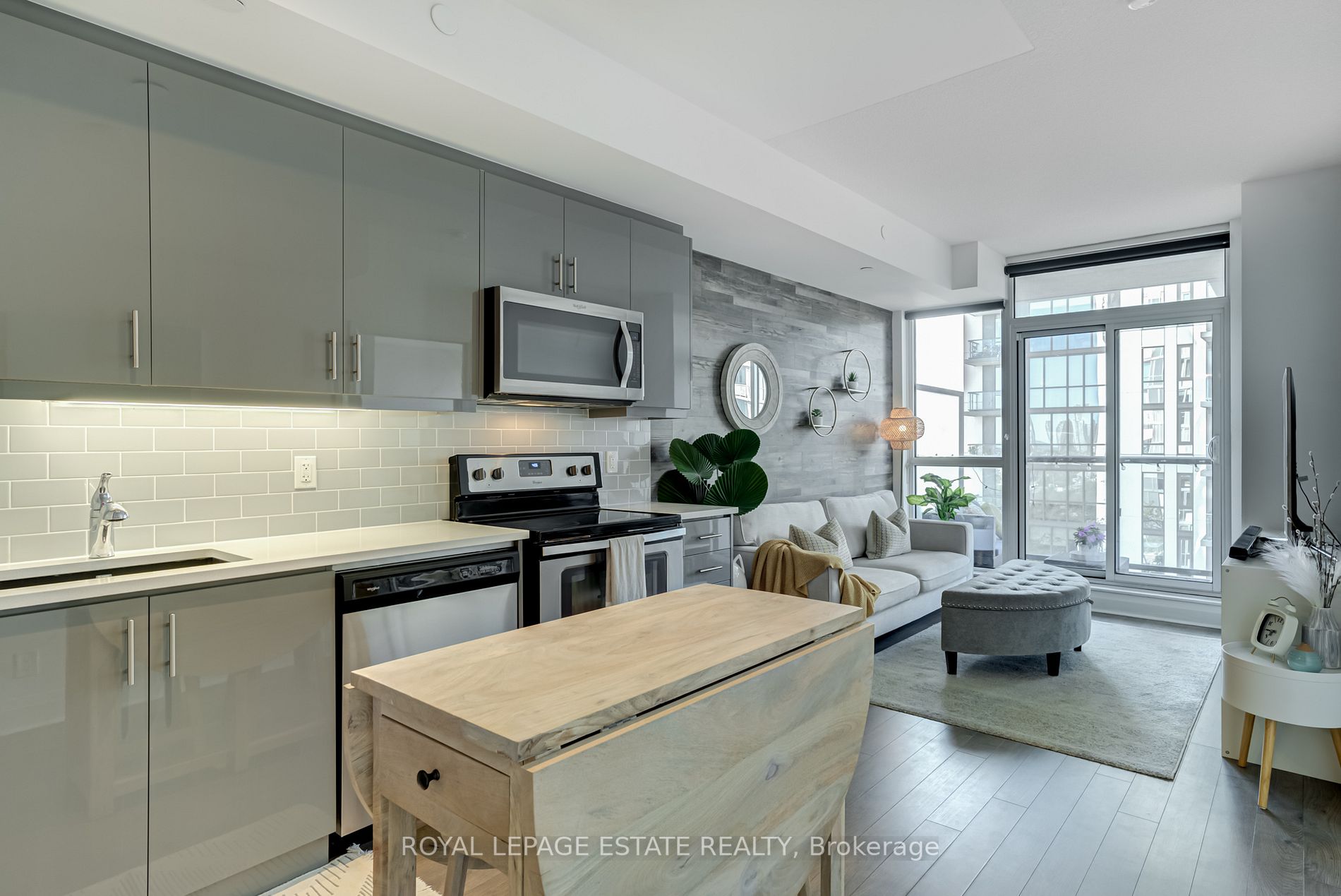 17 Zorra St, #711