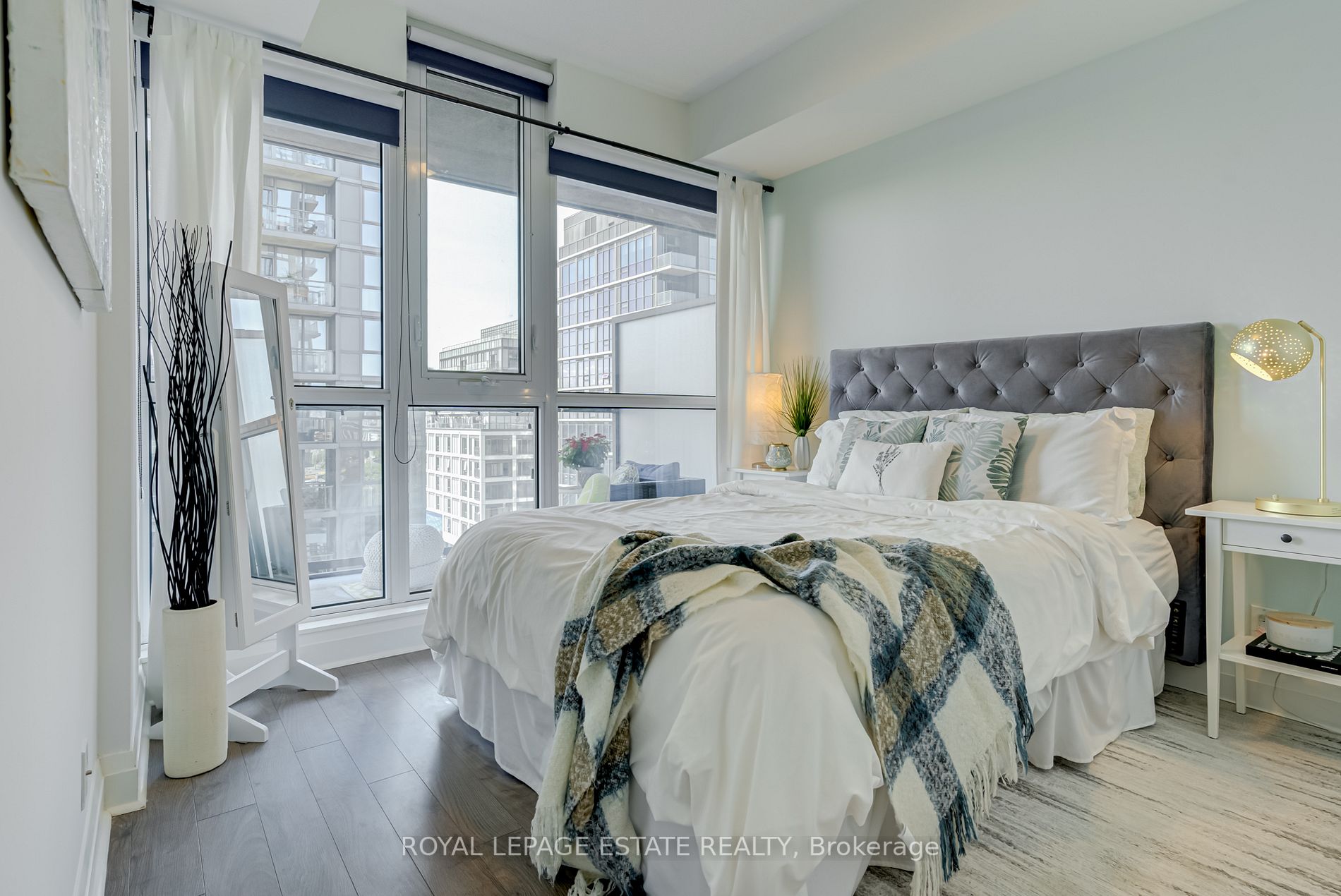 17 Zorra St, #711