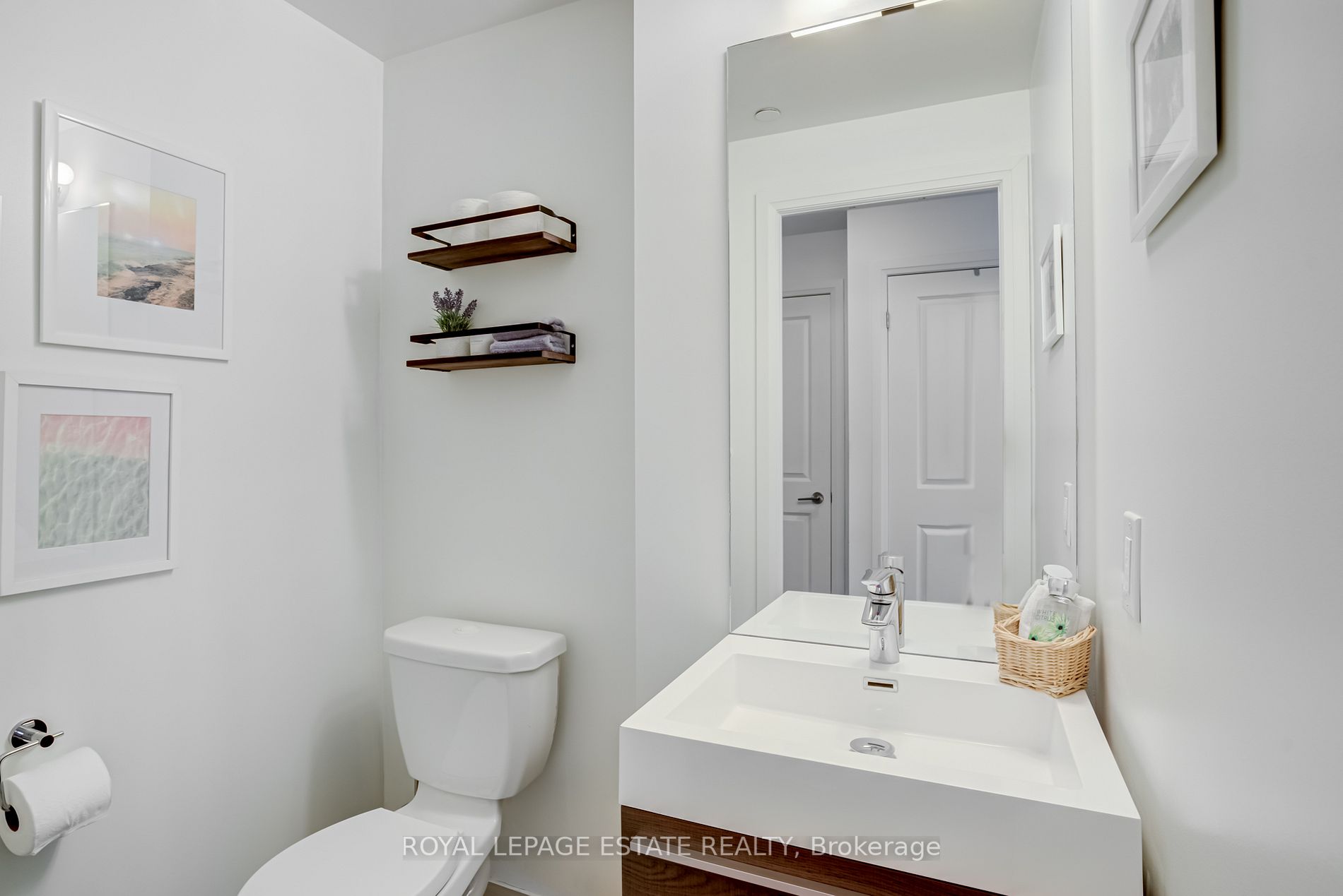 17 Zorra St, #711