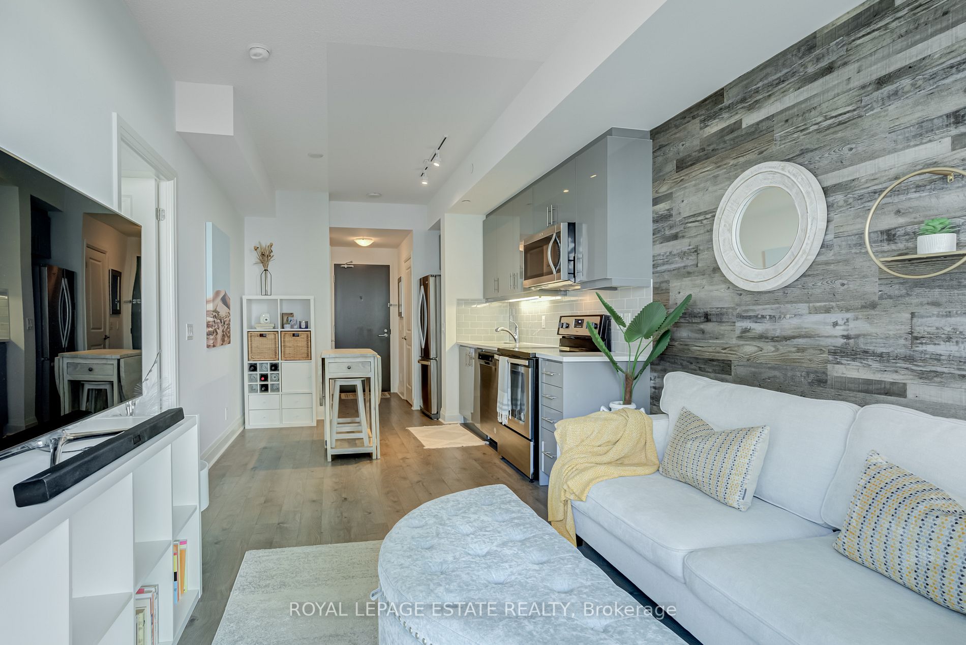17 Zorra St, #711