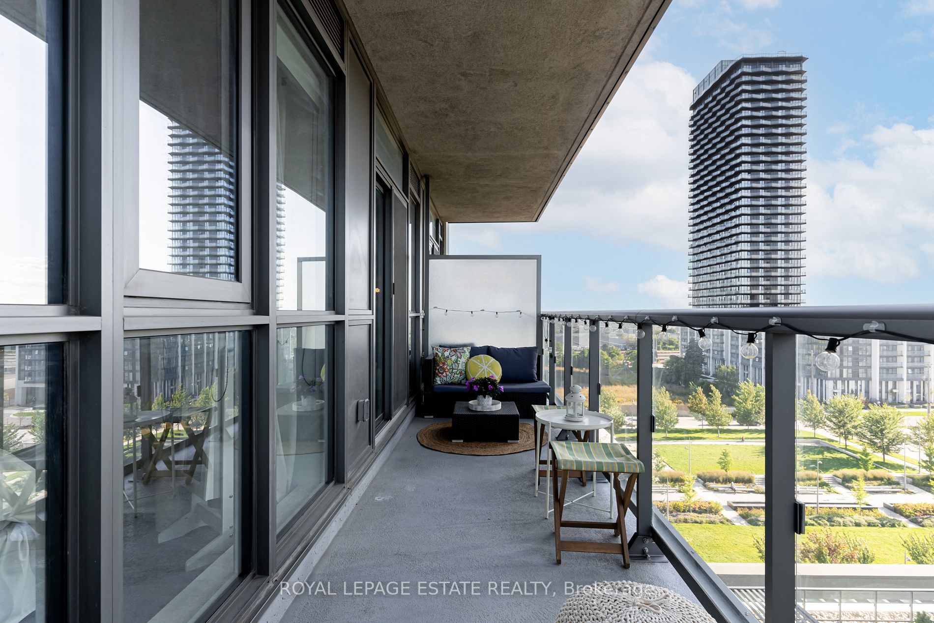 17 Zorra St, #711