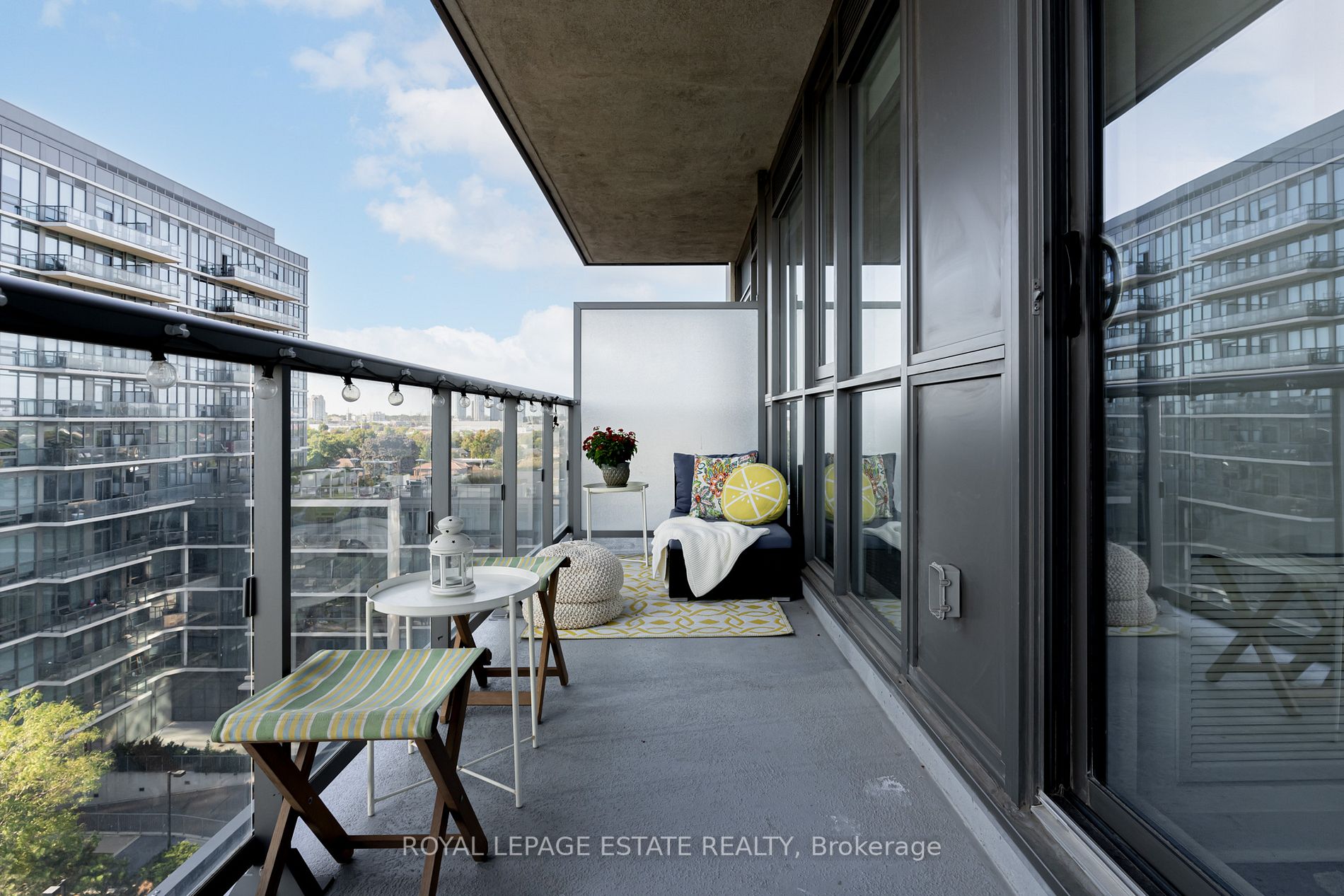 17 Zorra St, #711