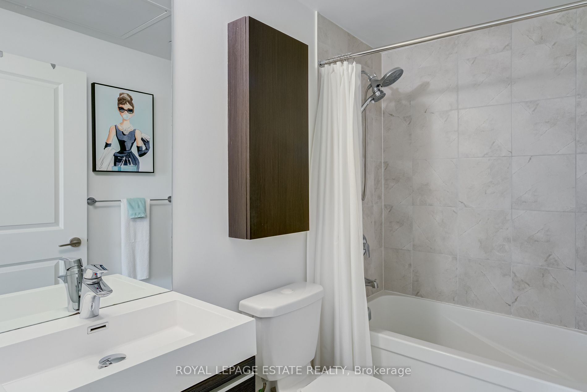 17 Zorra St, #711
