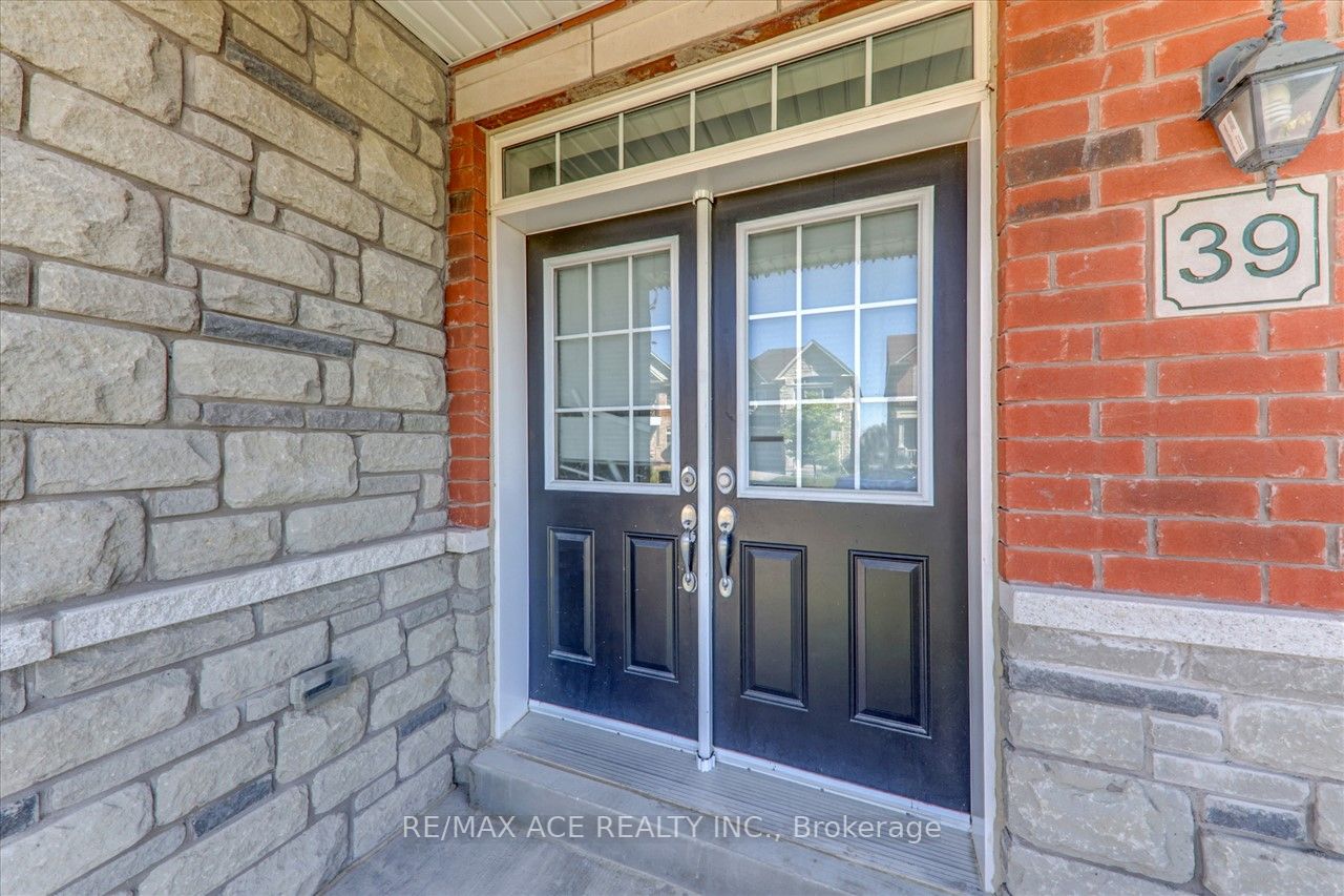 39 Deer Ridge Tr