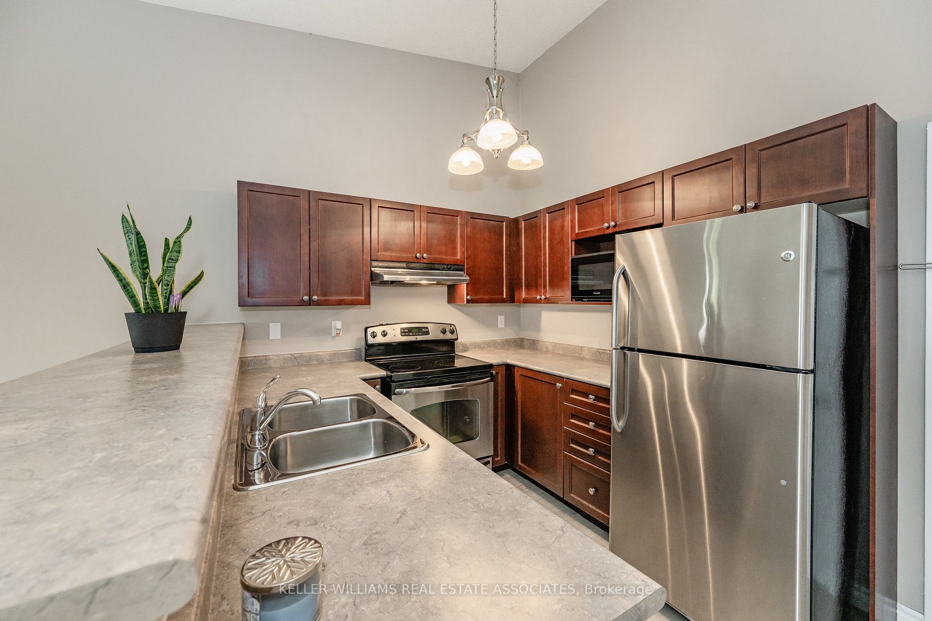1479 Maple Ave, #403