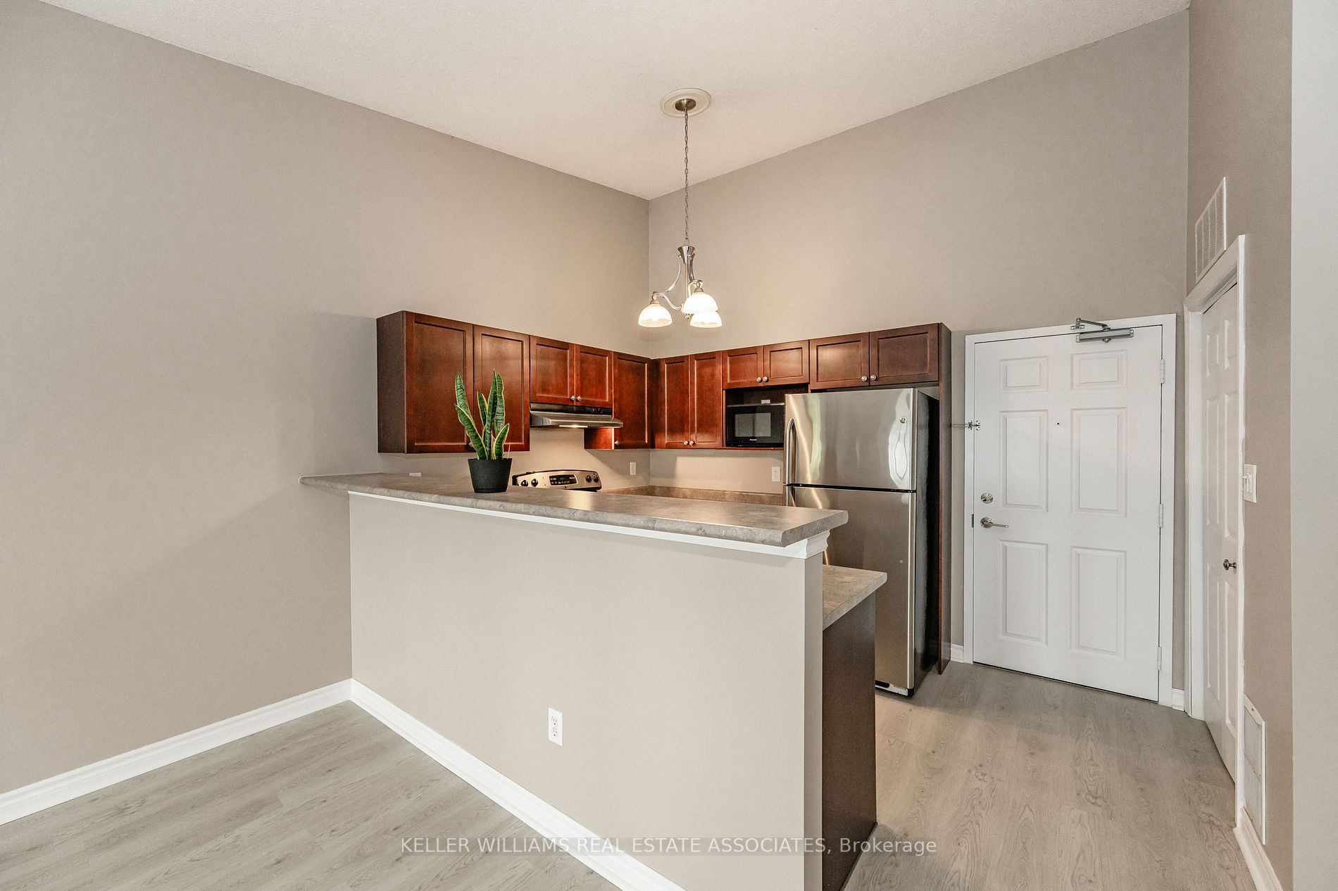 1479 Maple Ave, #403