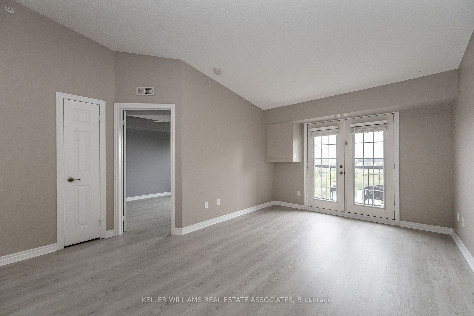1479 Maple Ave, #403