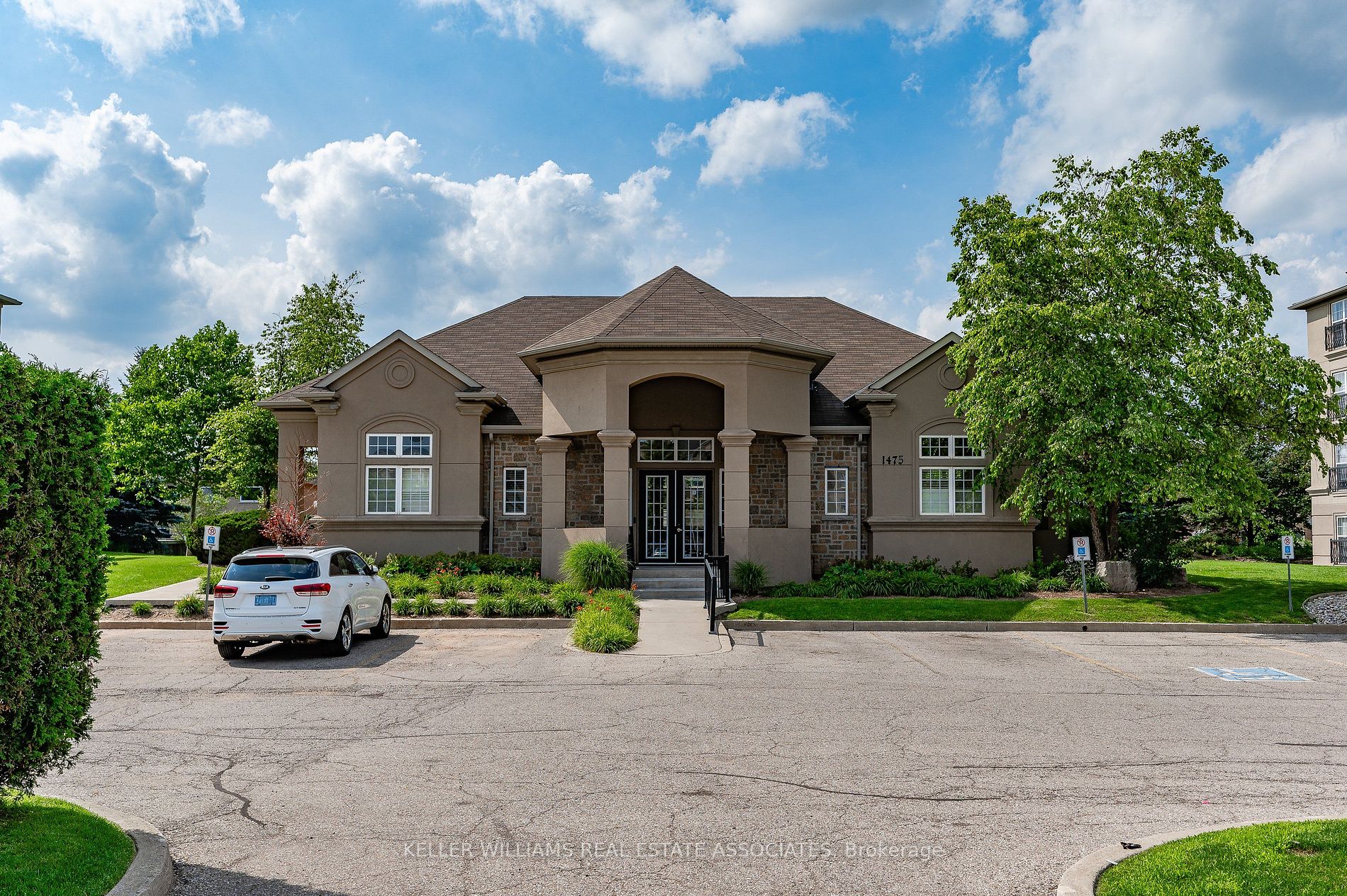 1479 Maple Ave, #403