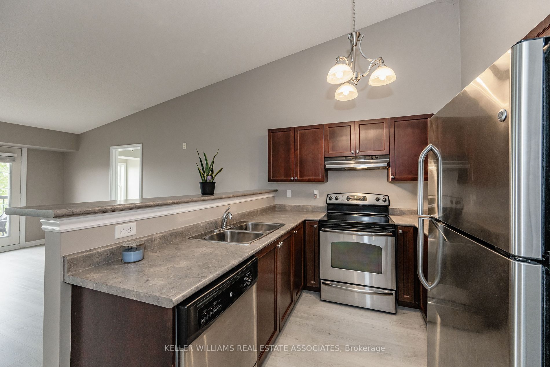 1479 Maple Ave, #403