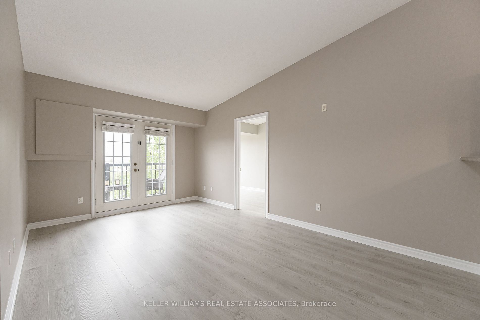 1479 Maple Ave, #403
