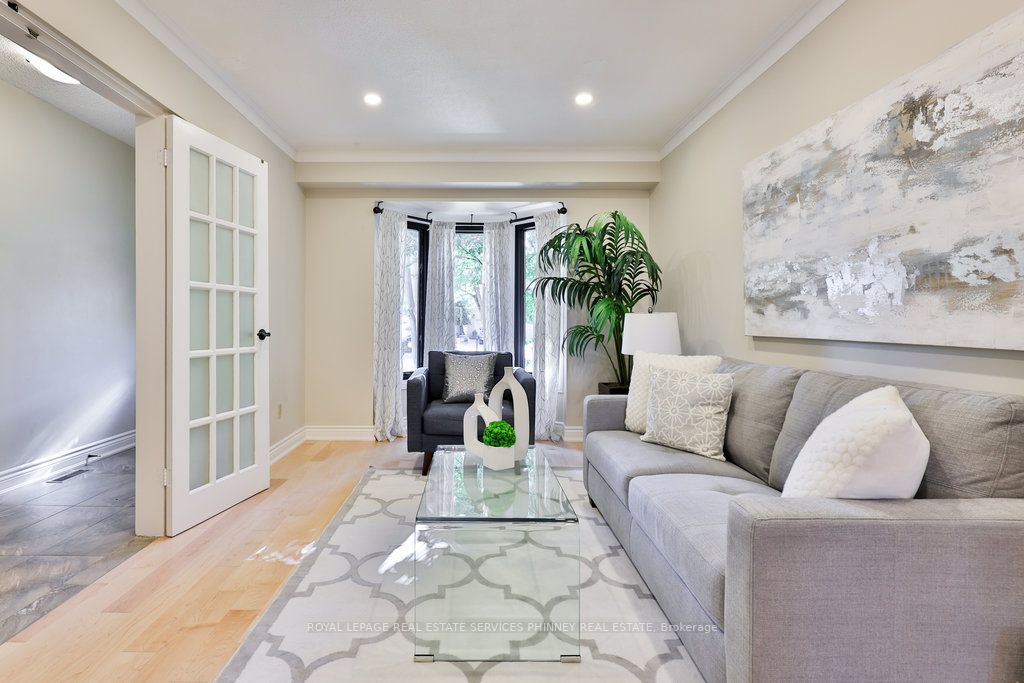 4227 Martlen Cres