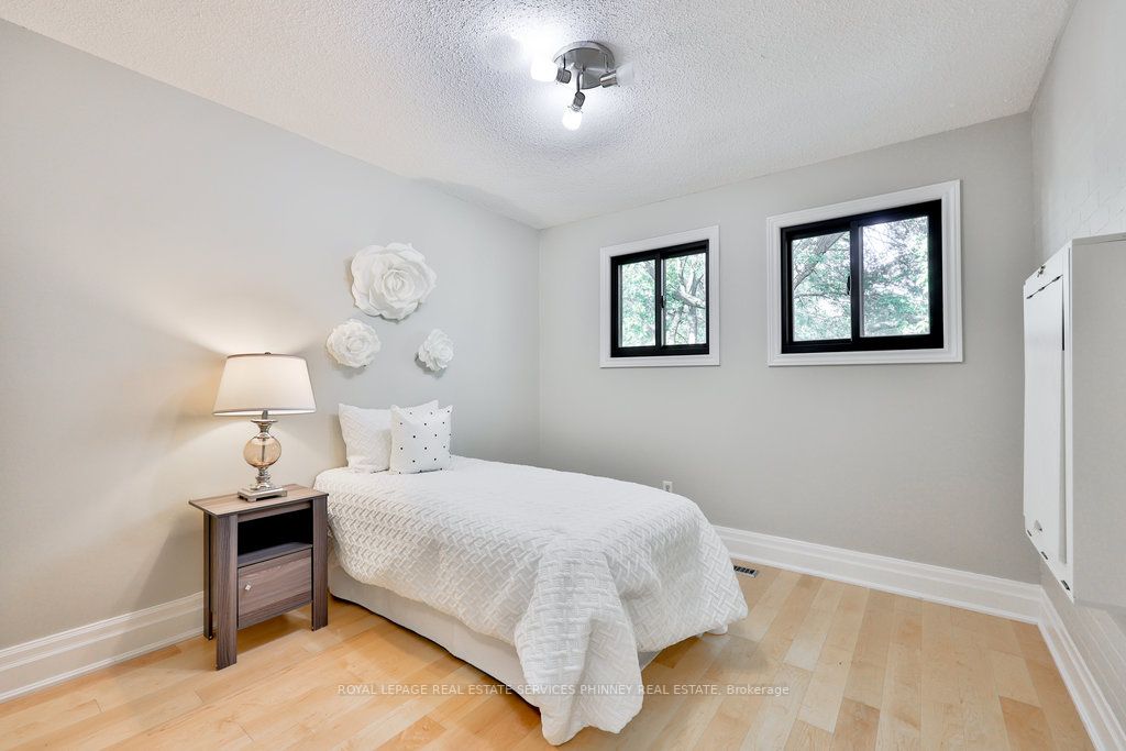 4227 Martlen Cres