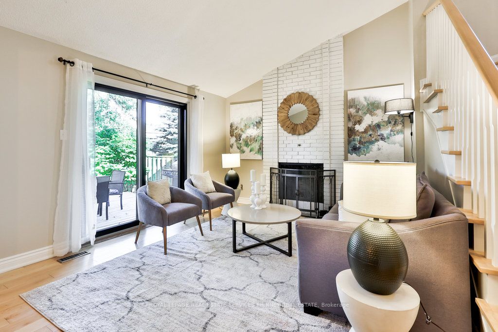 4227 Martlen Cres