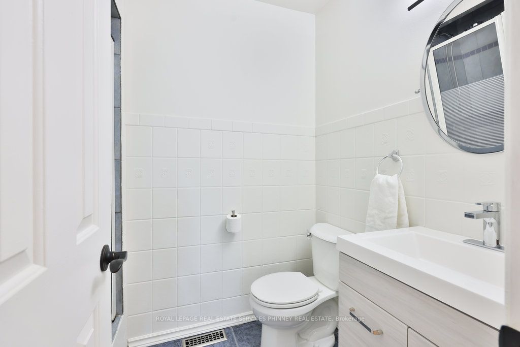 4227 Martlen Cres