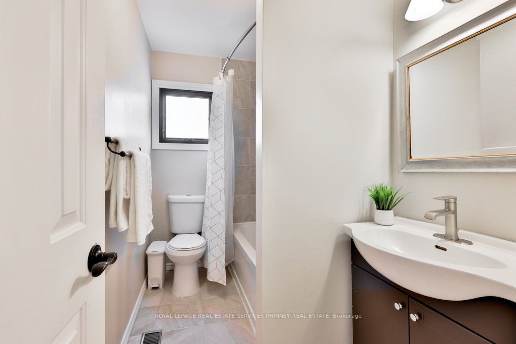 4227 Martlen Cres