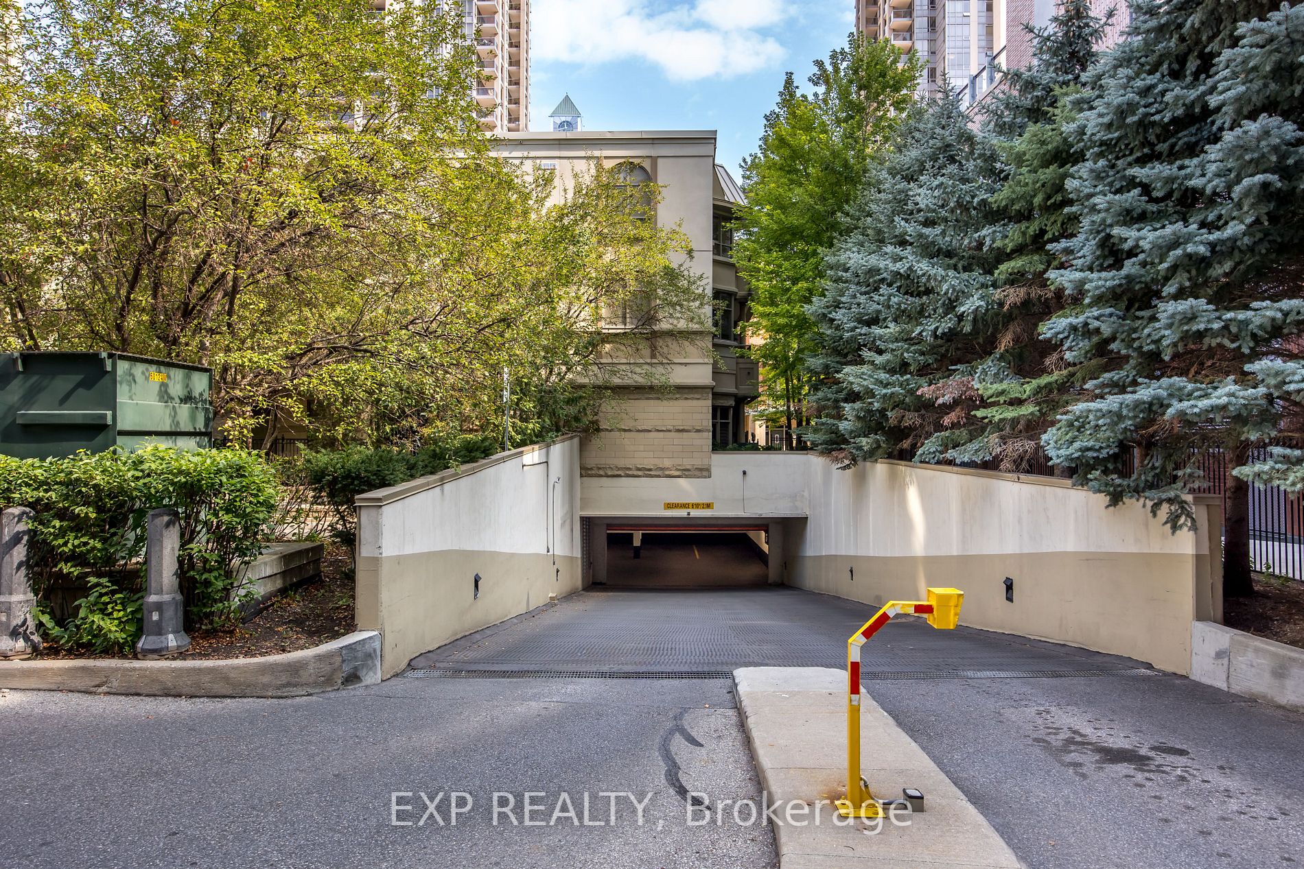 350 Princess Royal Dr, #1108