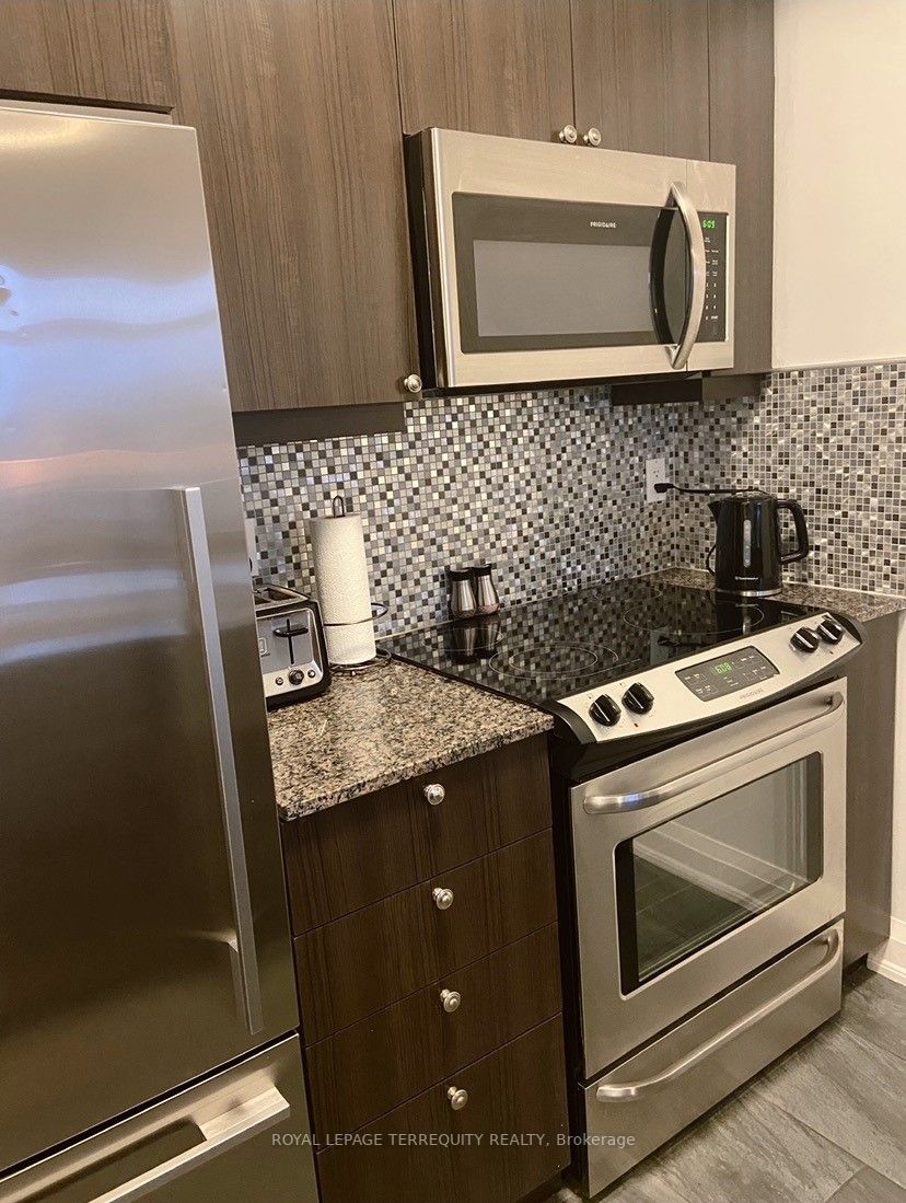 35 Fontenay Crt, #405