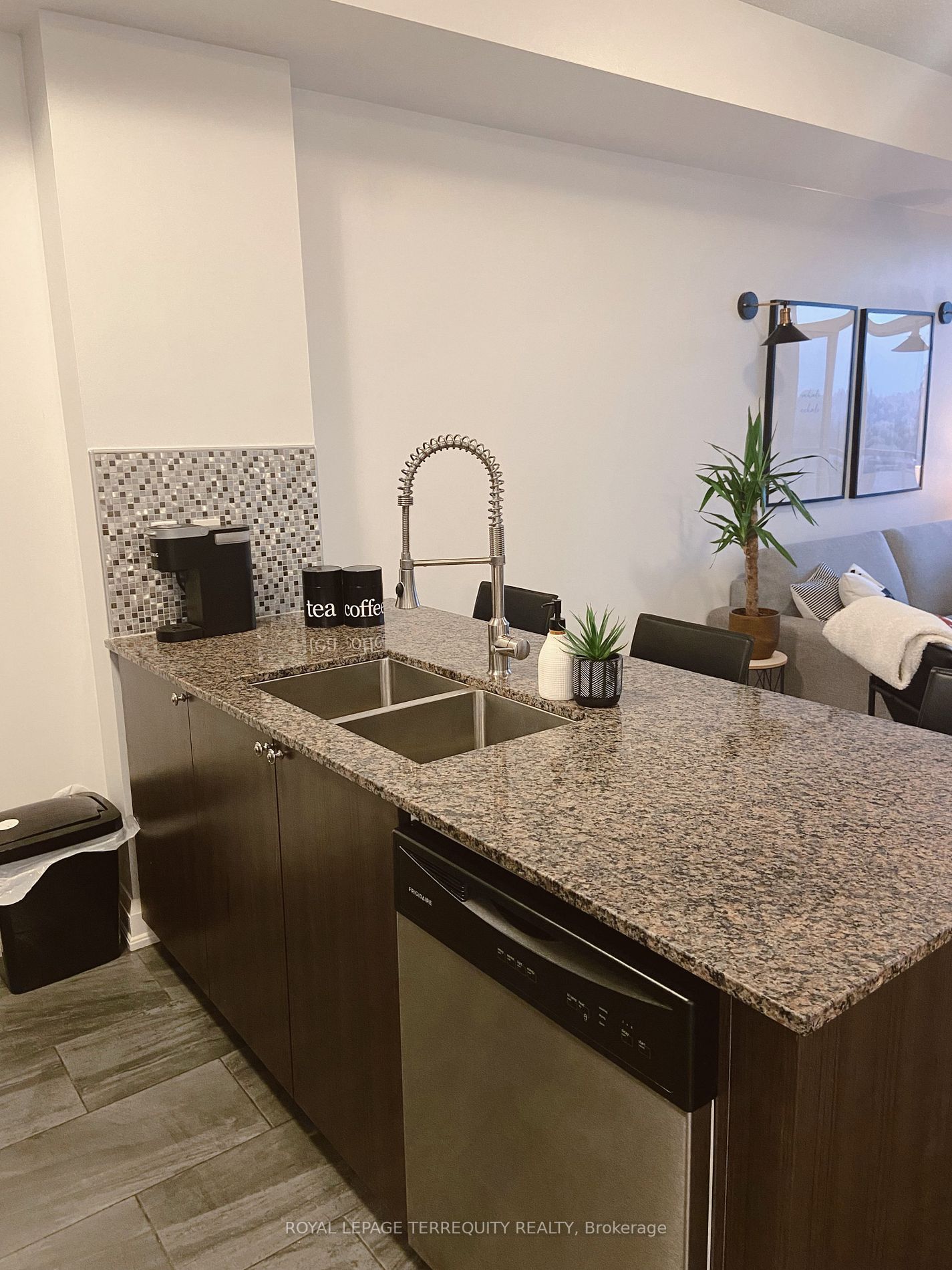 35 Fontenay Crt, #405