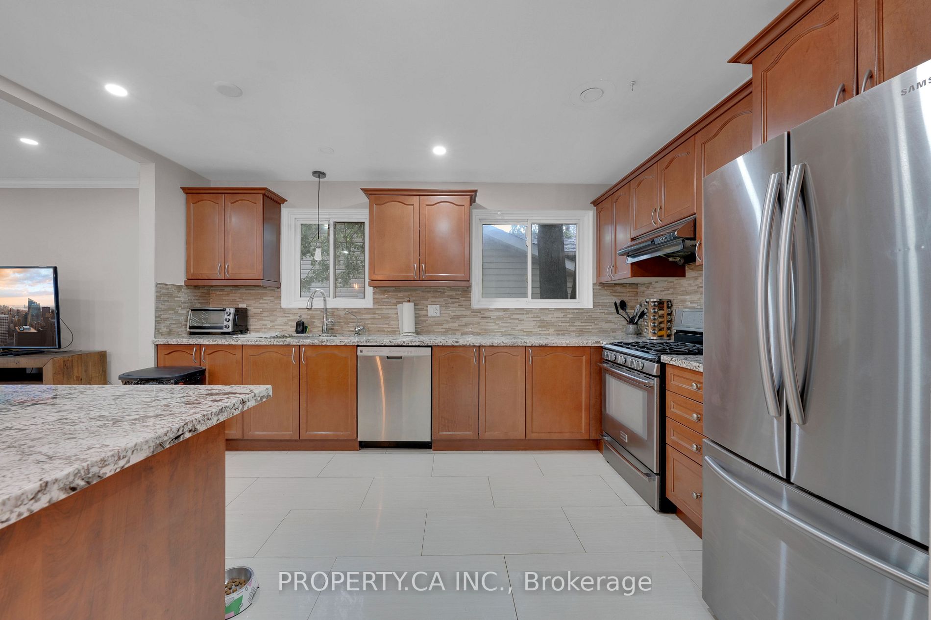 343 Whitehead Cres