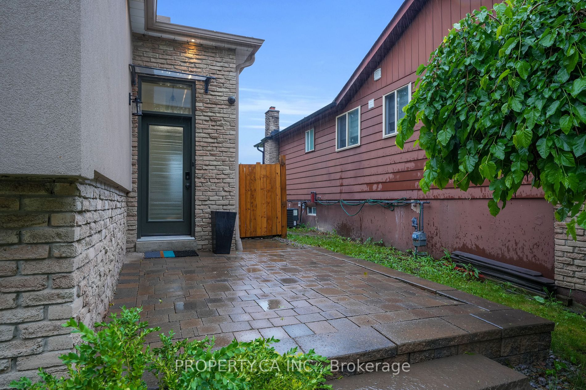 343 Whitehead Cres