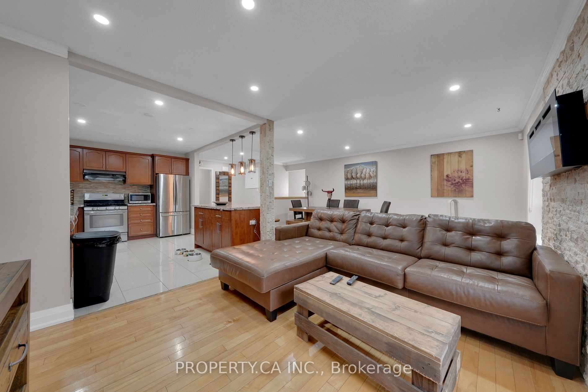 343 Whitehead Cres