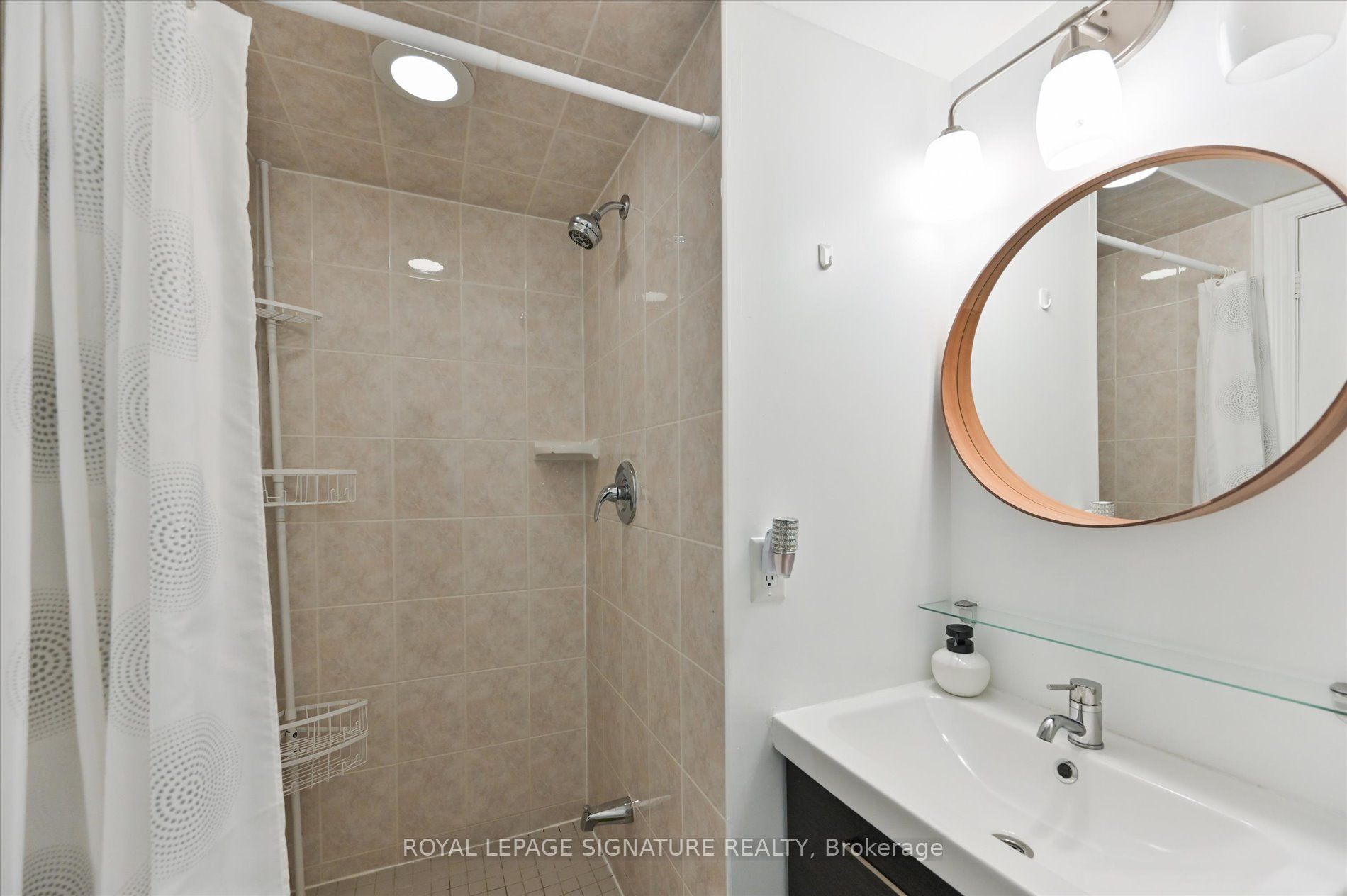 3888 Duke Of York Blvd, #1233