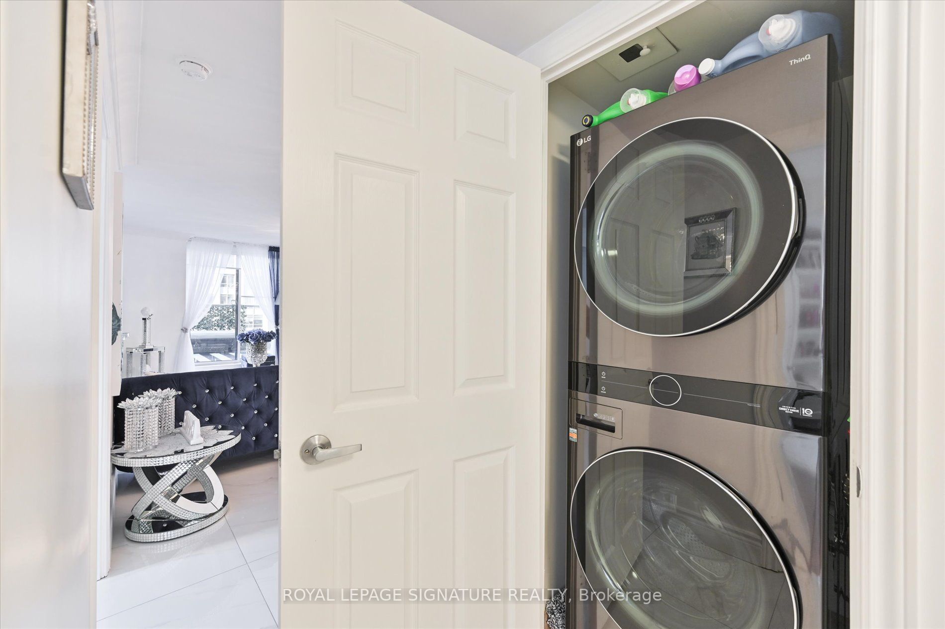 3888 Duke Of York Blvd, #1233