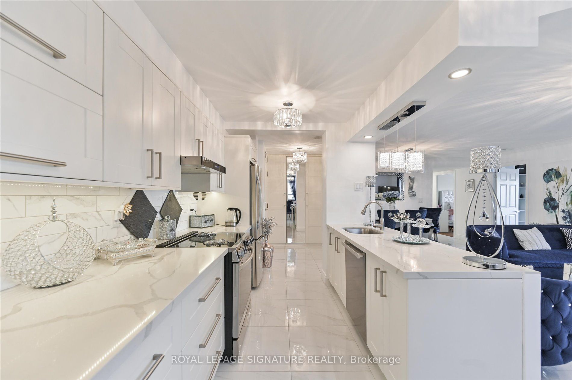 3888 Duke Of York Blvd, #1233