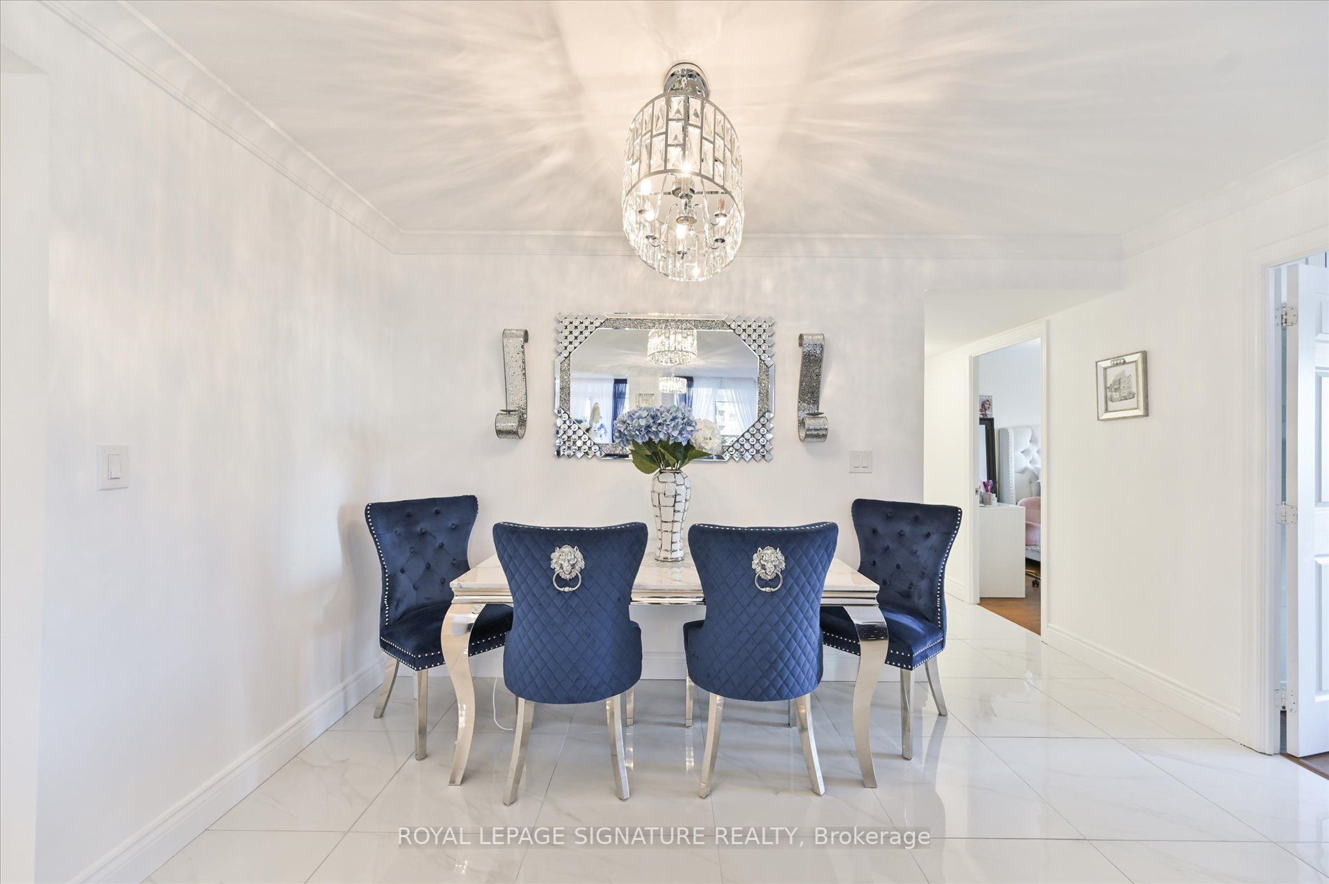 3888 Duke Of York Blvd, #1233
