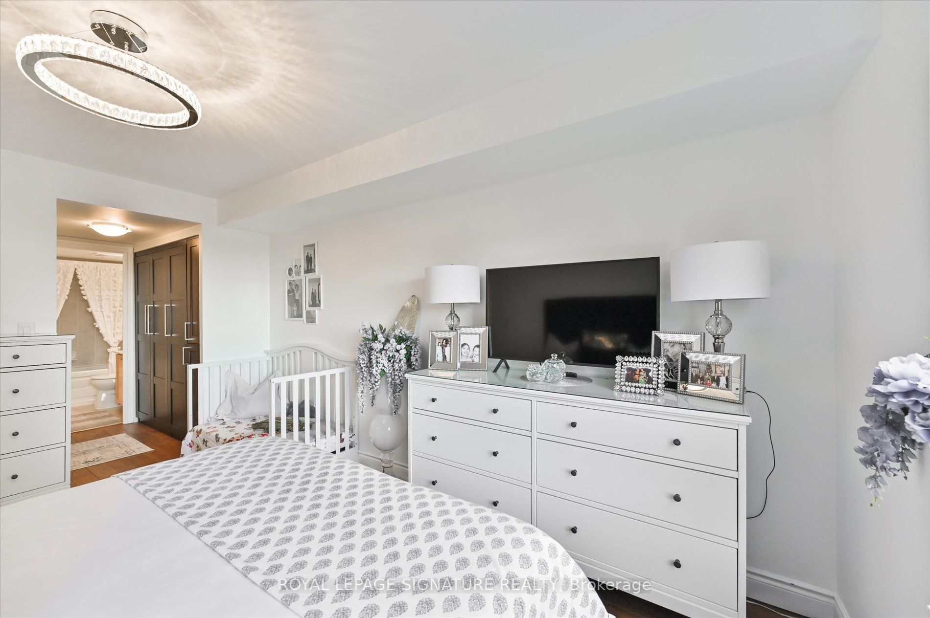 3888 Duke Of York Blvd, #1233
