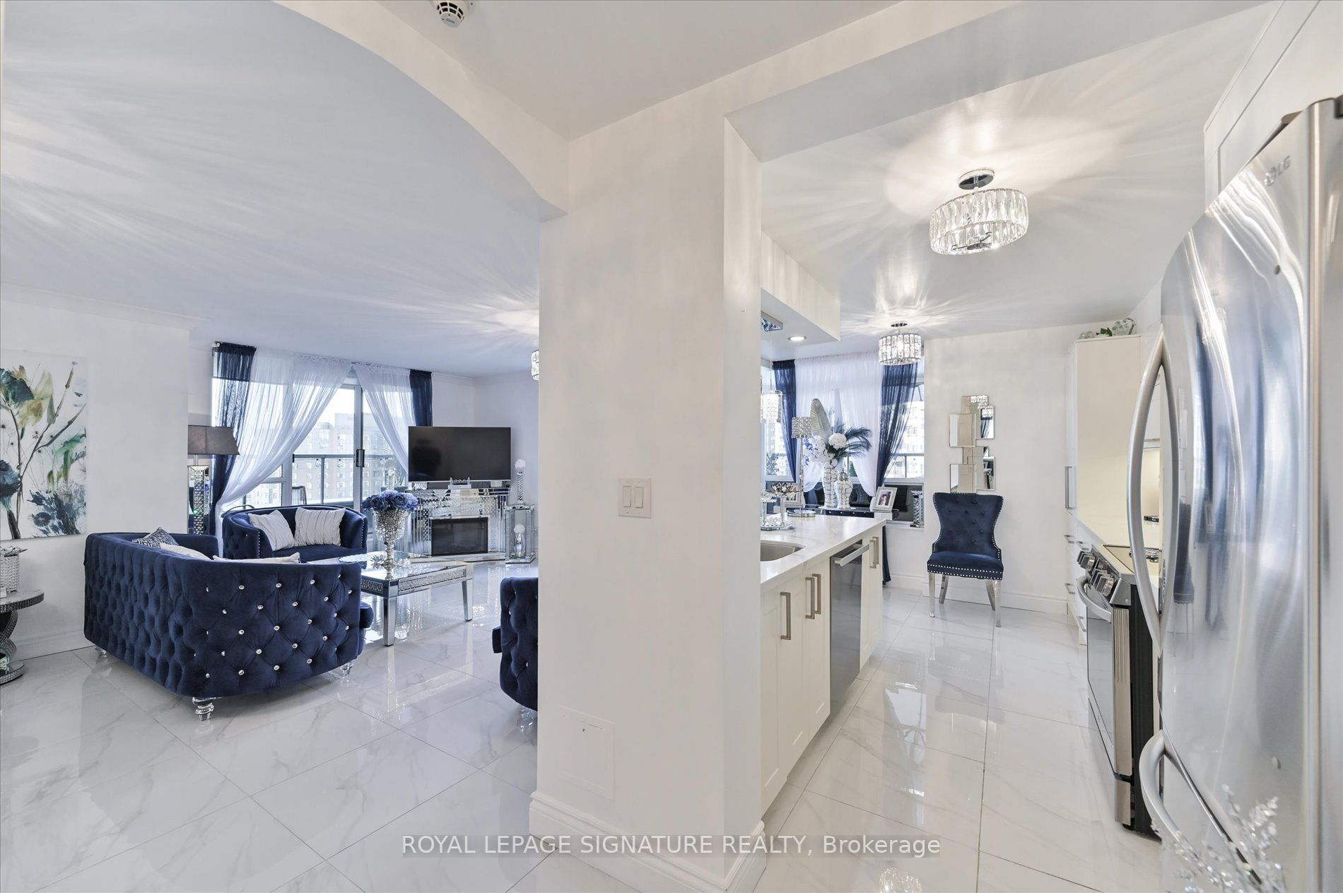 3888 Duke Of York Blvd, #1233