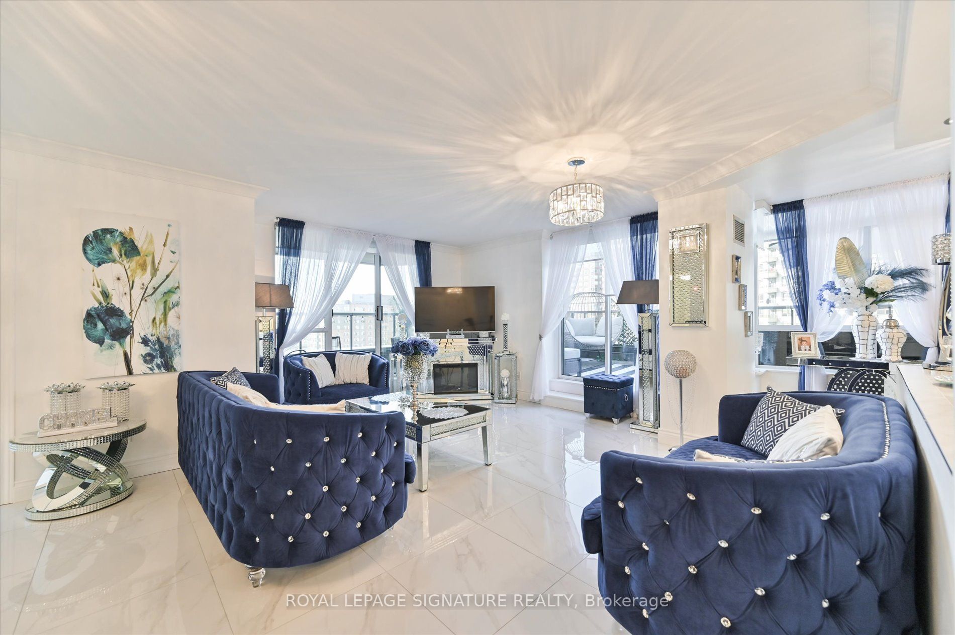 3888 Duke Of York Blvd, #1233