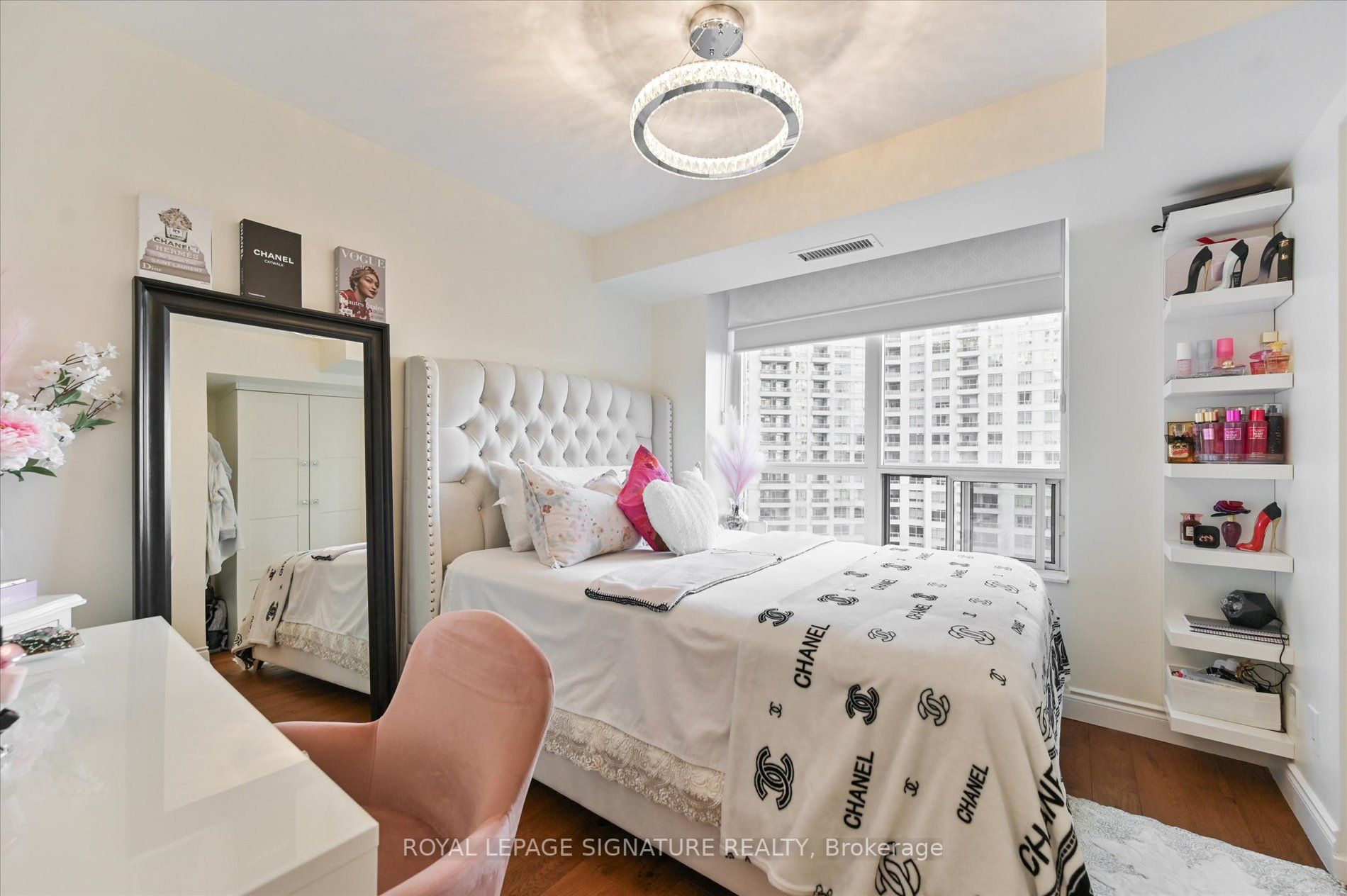 3888 Duke Of York Blvd, #1233