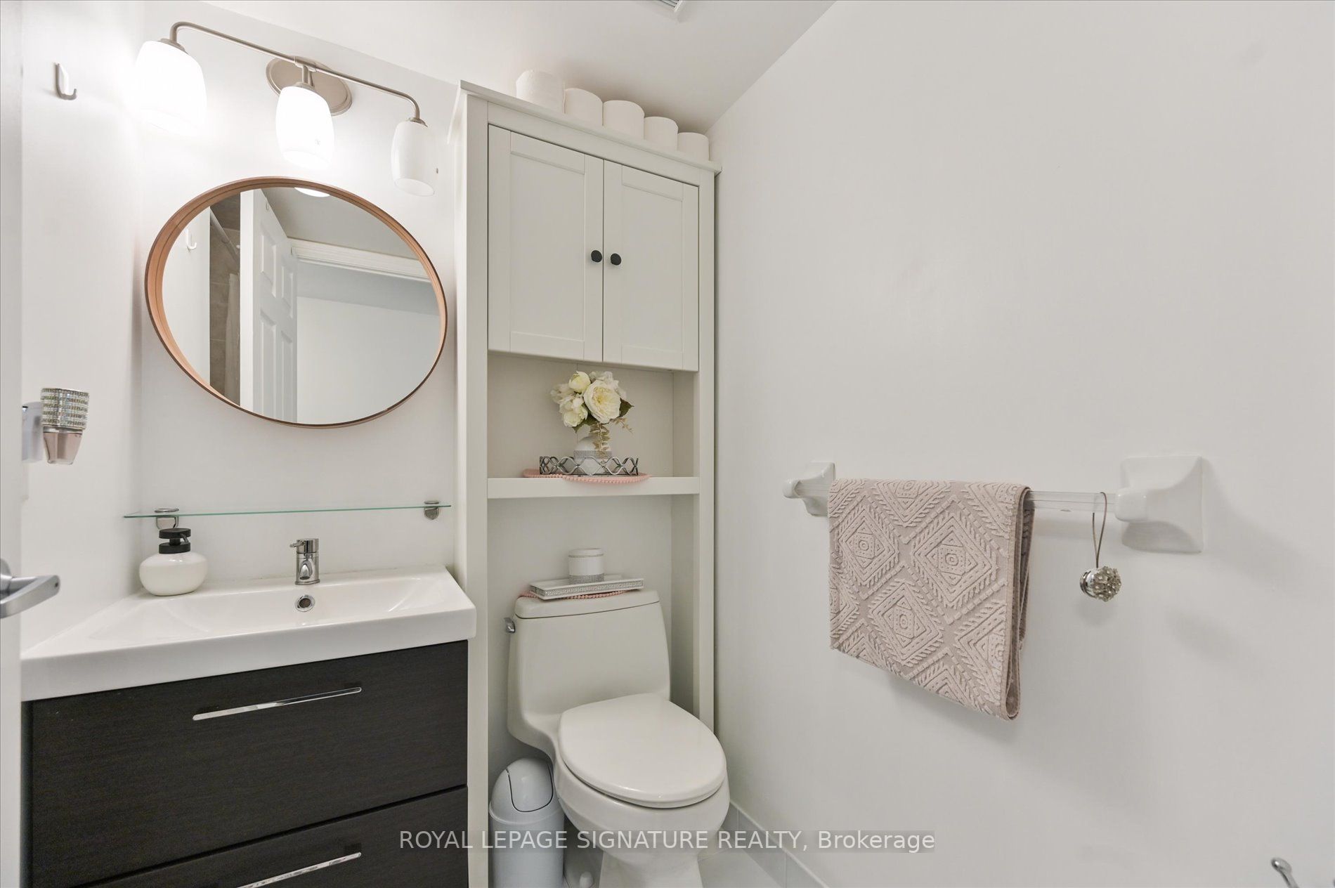 3888 Duke Of York Blvd, #1233