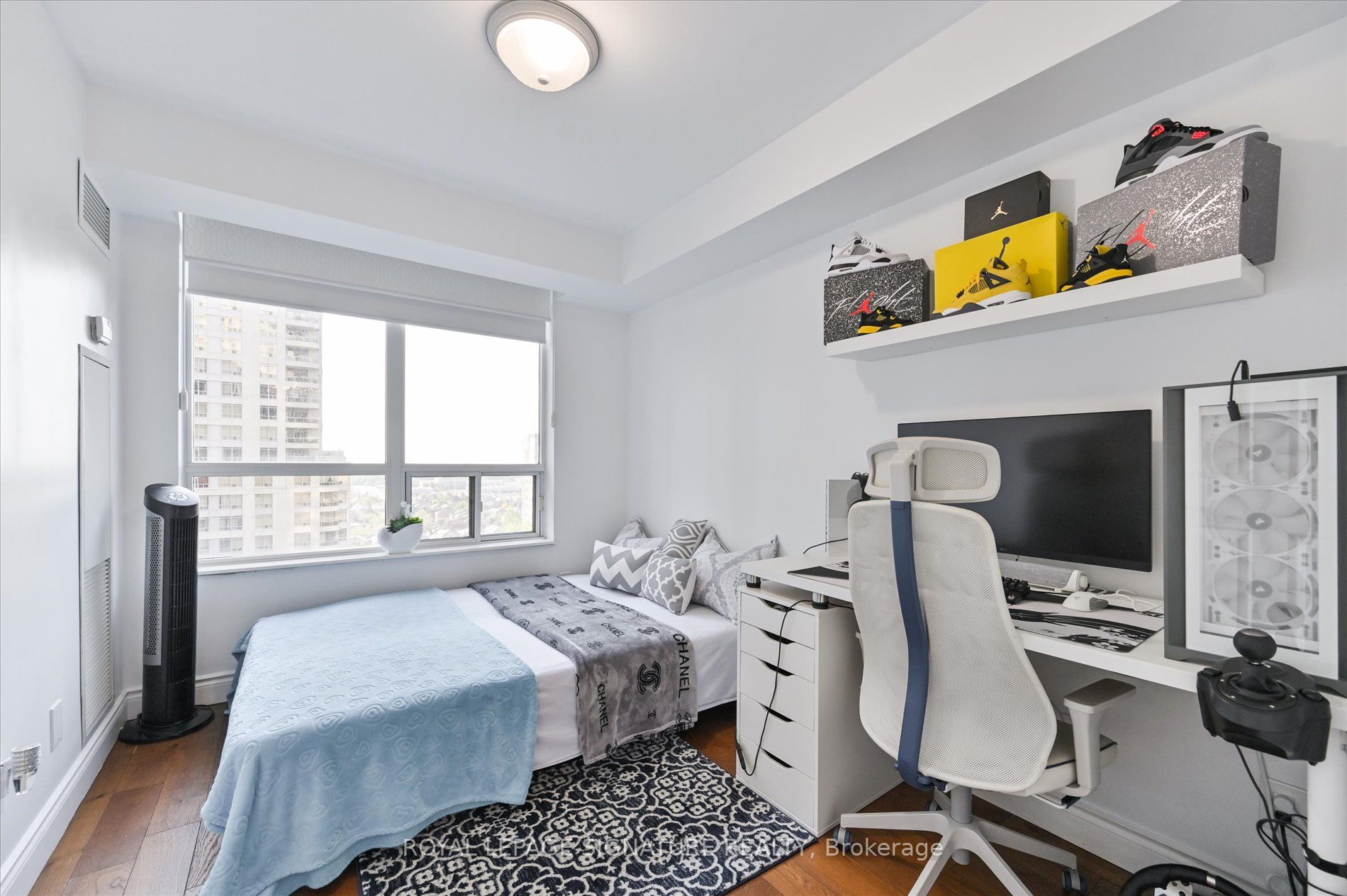 3888 Duke Of York Blvd, #1233
