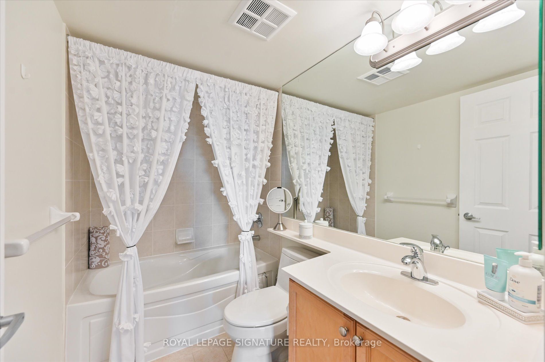 3888 Duke Of York Blvd, #1233