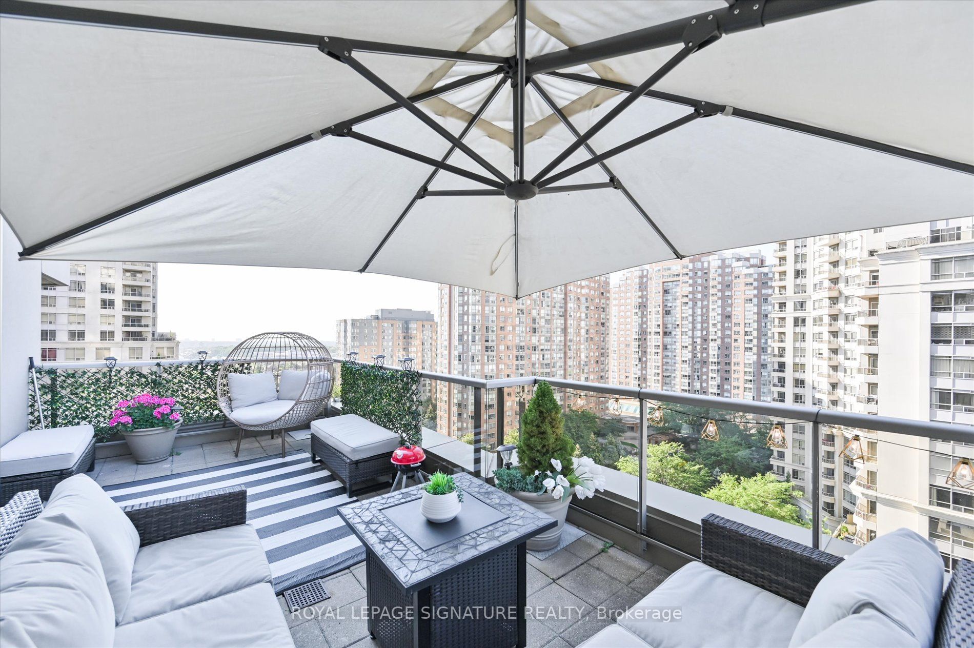 3888 Duke Of York Blvd, #1233