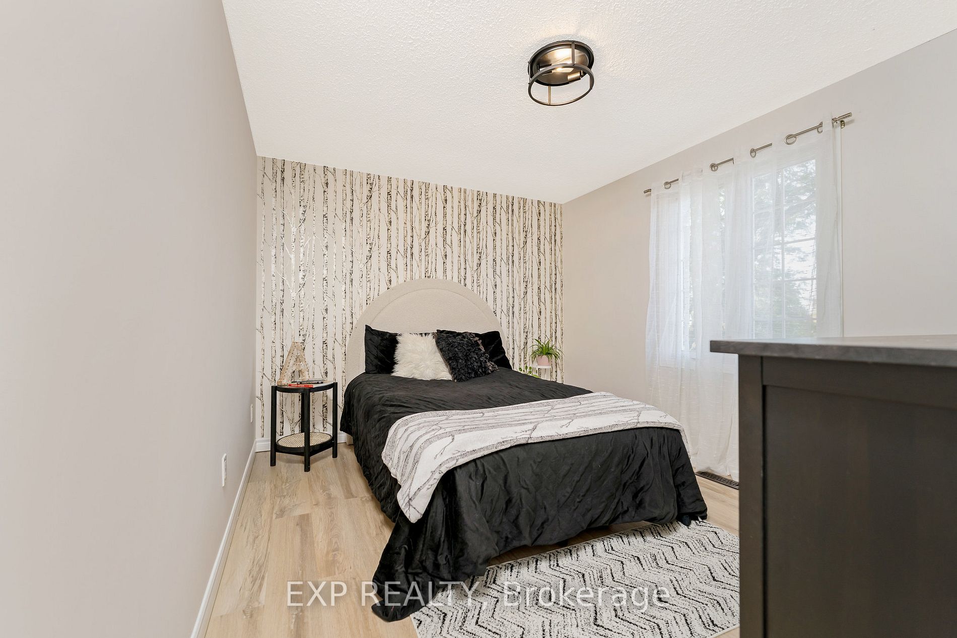 602 Sunnyvale Crescent