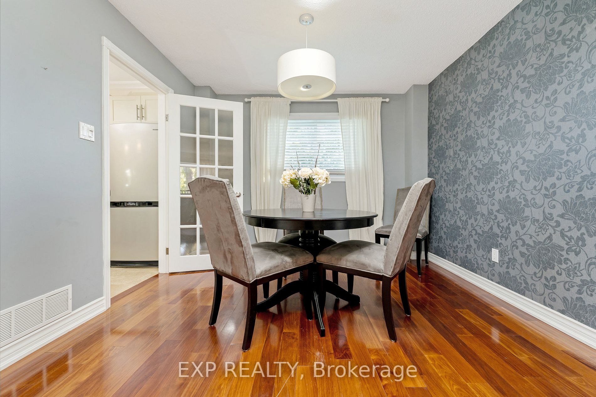 602 Sunnyvale Crescent