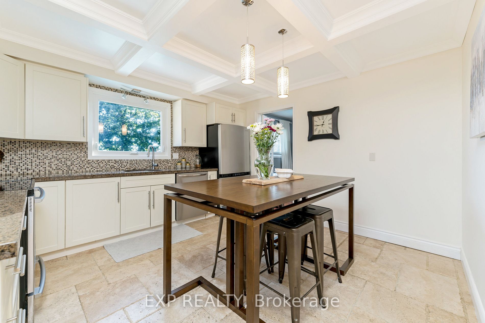 602 Sunnyvale Crescent