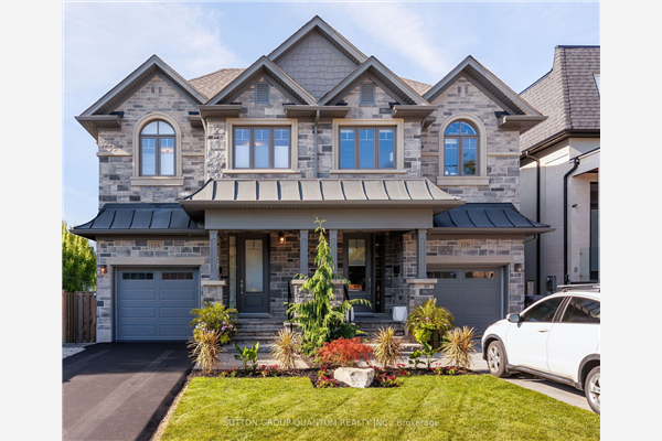 12A Pine Ave N, Mississauga