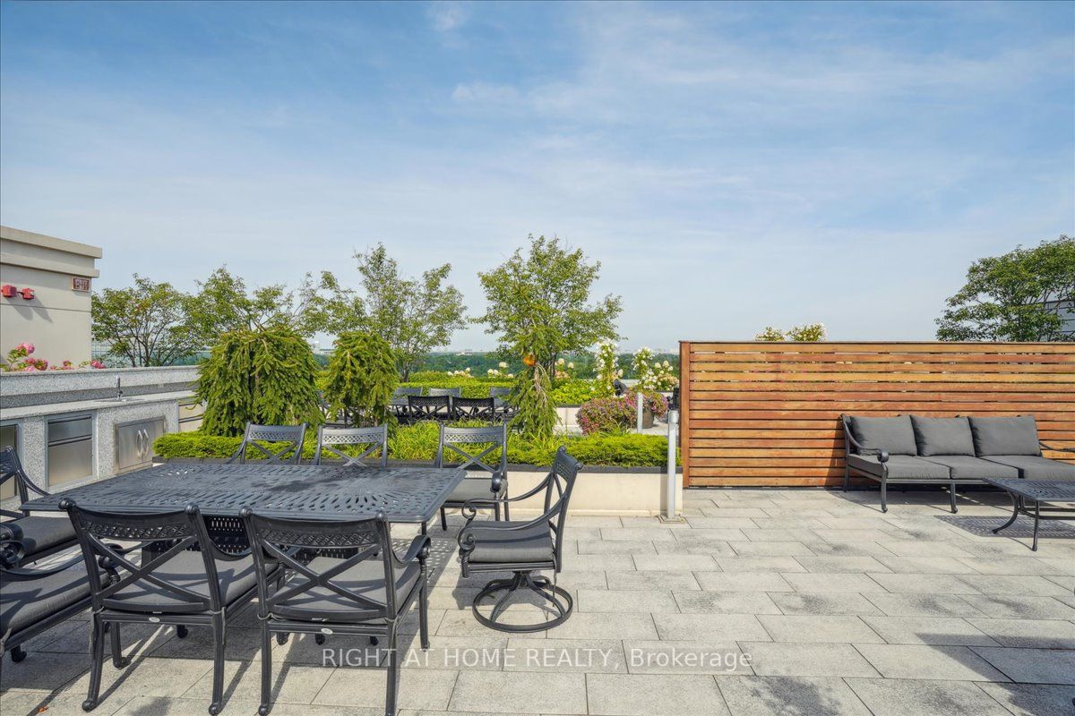 1 Old Mill Dr, #204