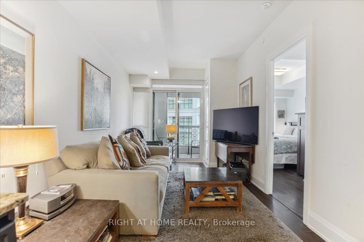 1 Old Mill Dr, #204